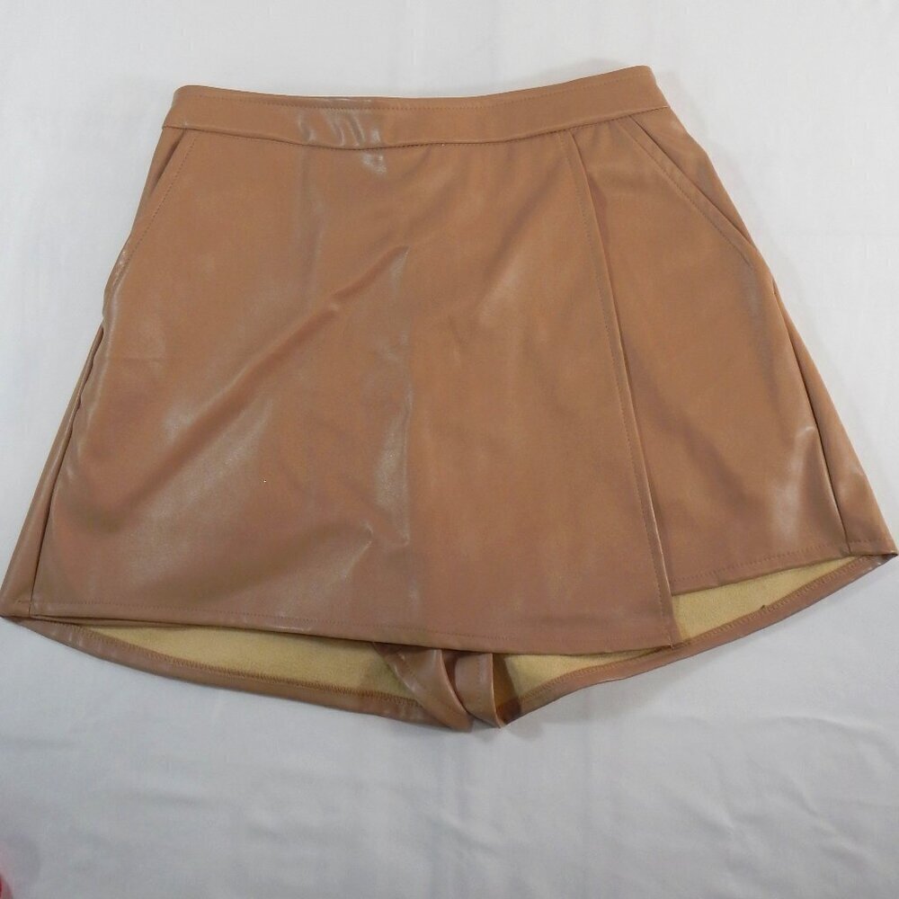NWT Japna Faux Leather Lined Skort Size Medium